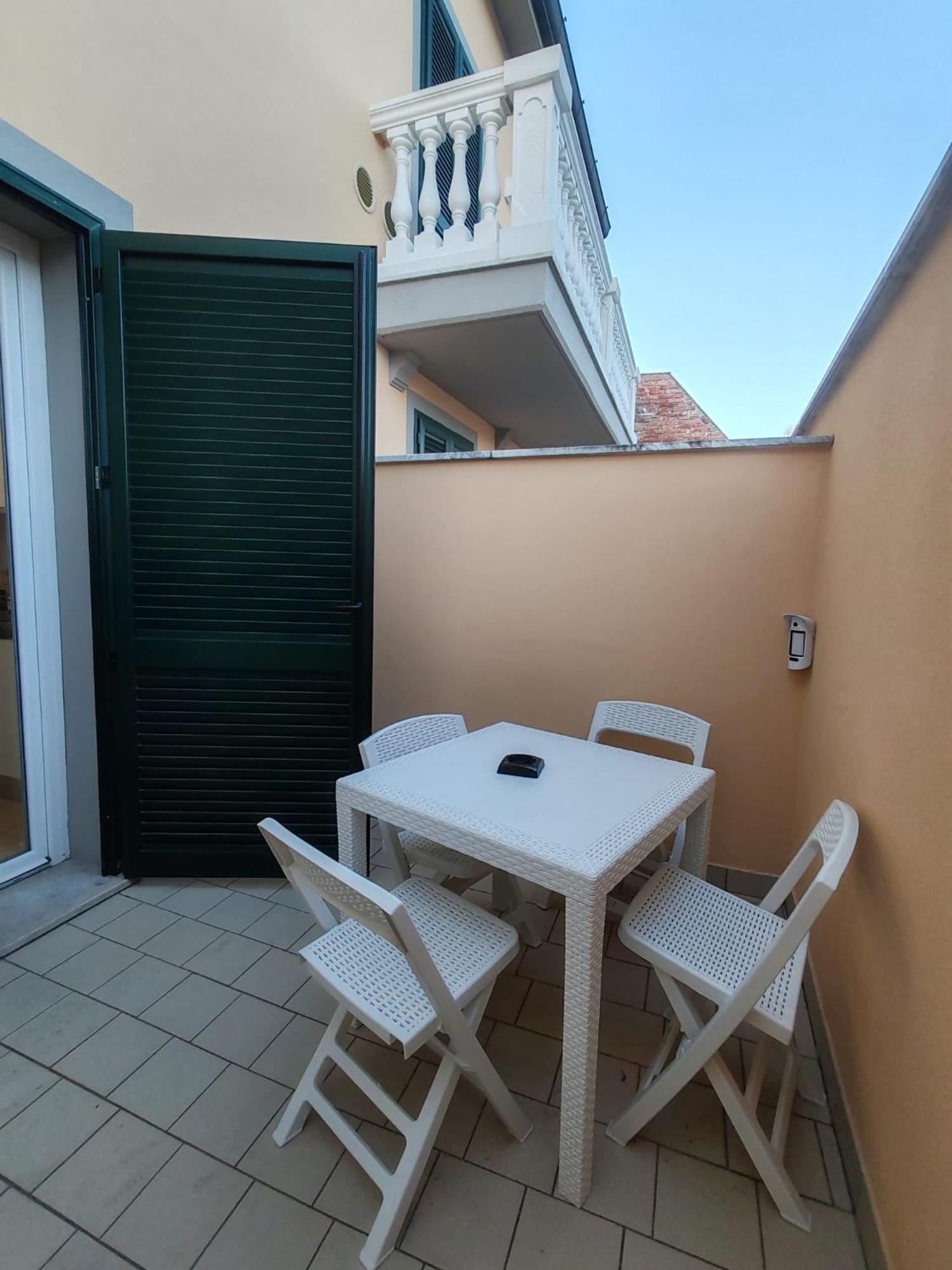Ondina Apartment In Versilia เวียเรจโจ ภายนอก รูปภาพ