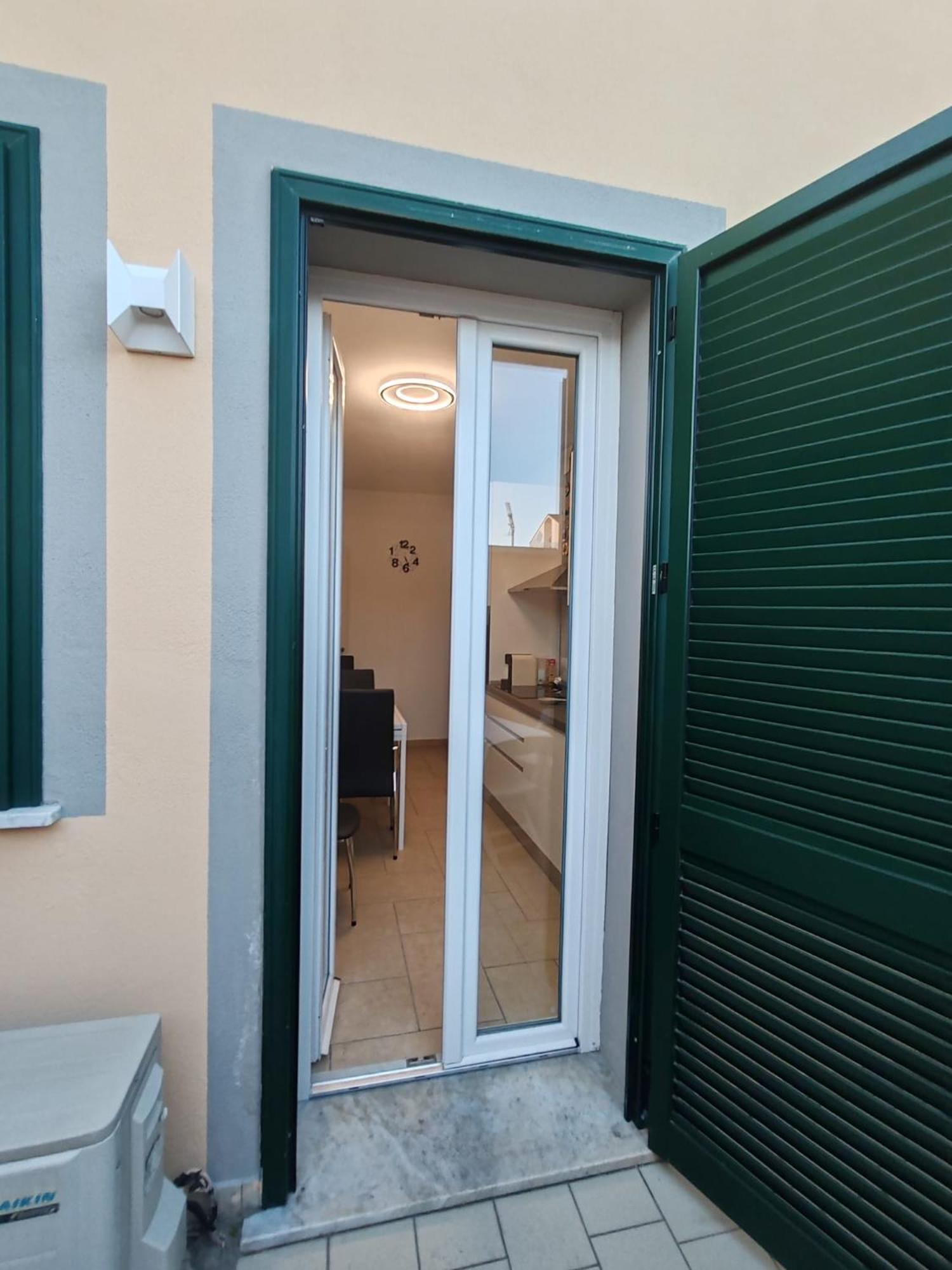 Ondina Apartment In Versilia เวียเรจโจ ภายนอก รูปภาพ